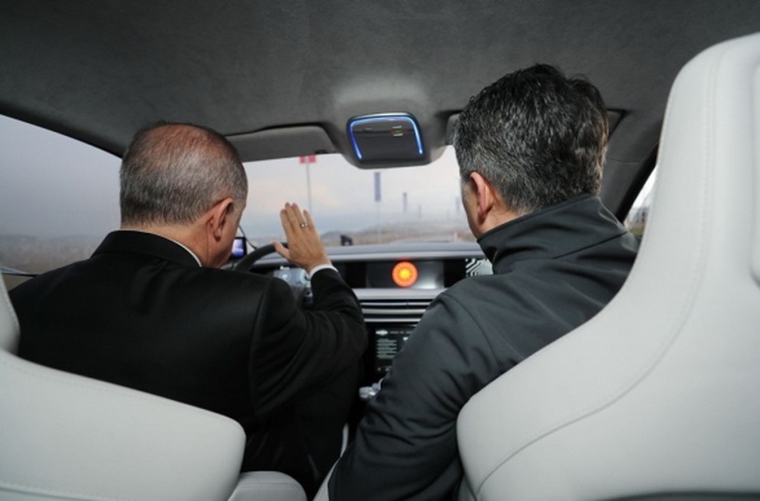 Эрдоган за рулем первого турецкого электрокроссовера - ВИДЕО/ФОТО