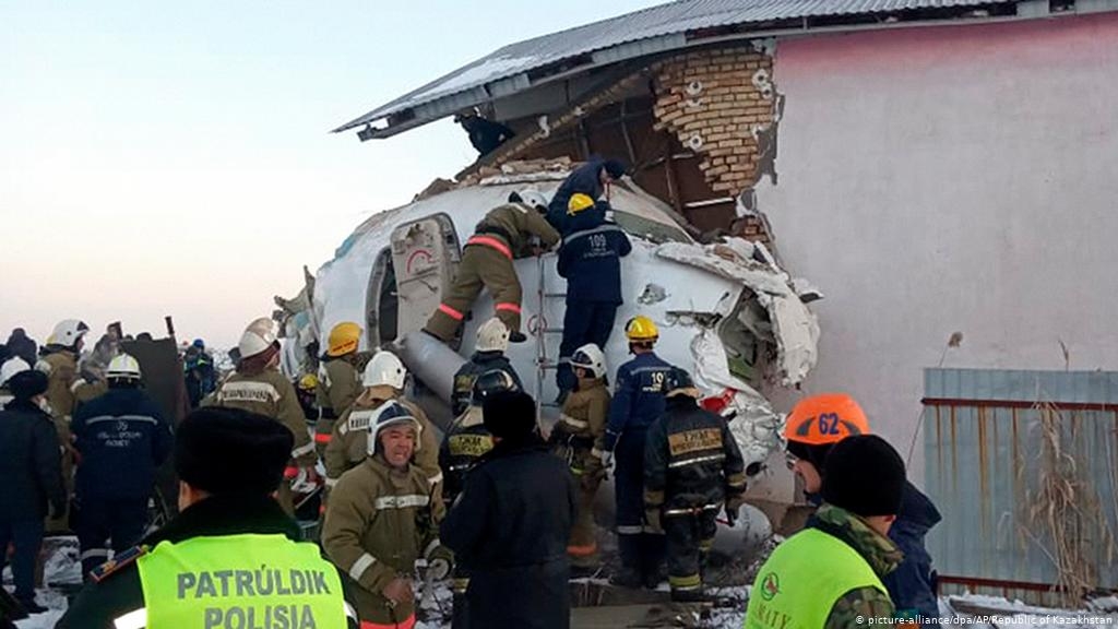 Момент страшной авиакатастрофы в Казахстане попал на ВИДЕО