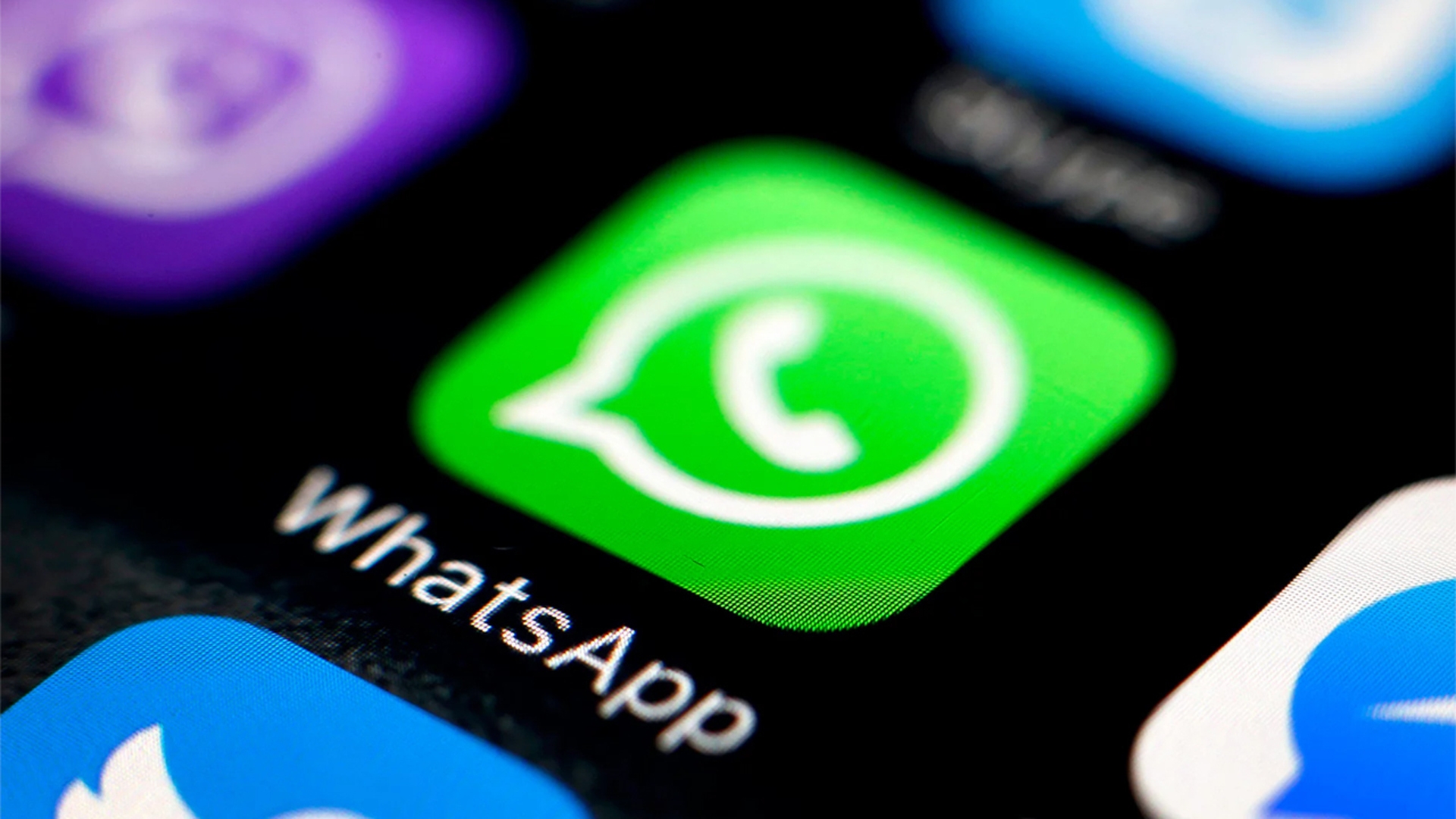 Пользователей предупредили о "новогоднем вирусе" в WhatsApp