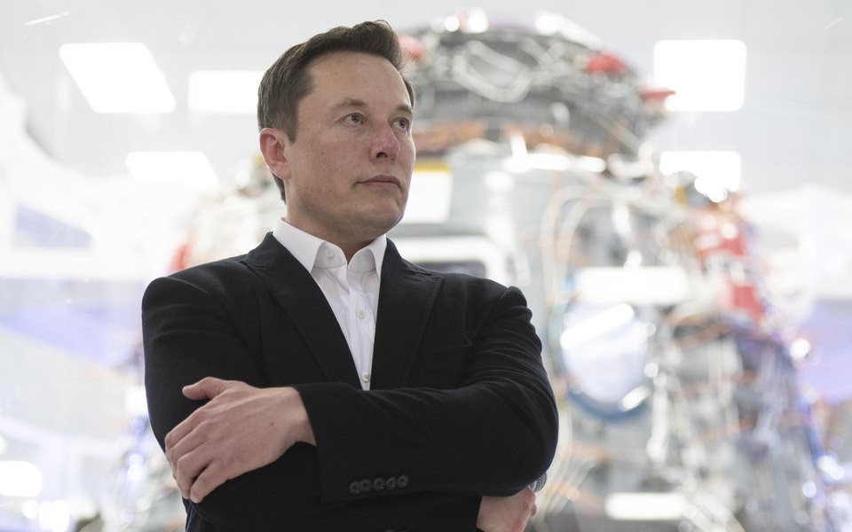 Илон Маск пообещал научить автомобили Tesla разговаривать с пешеходами - ВИДЕО