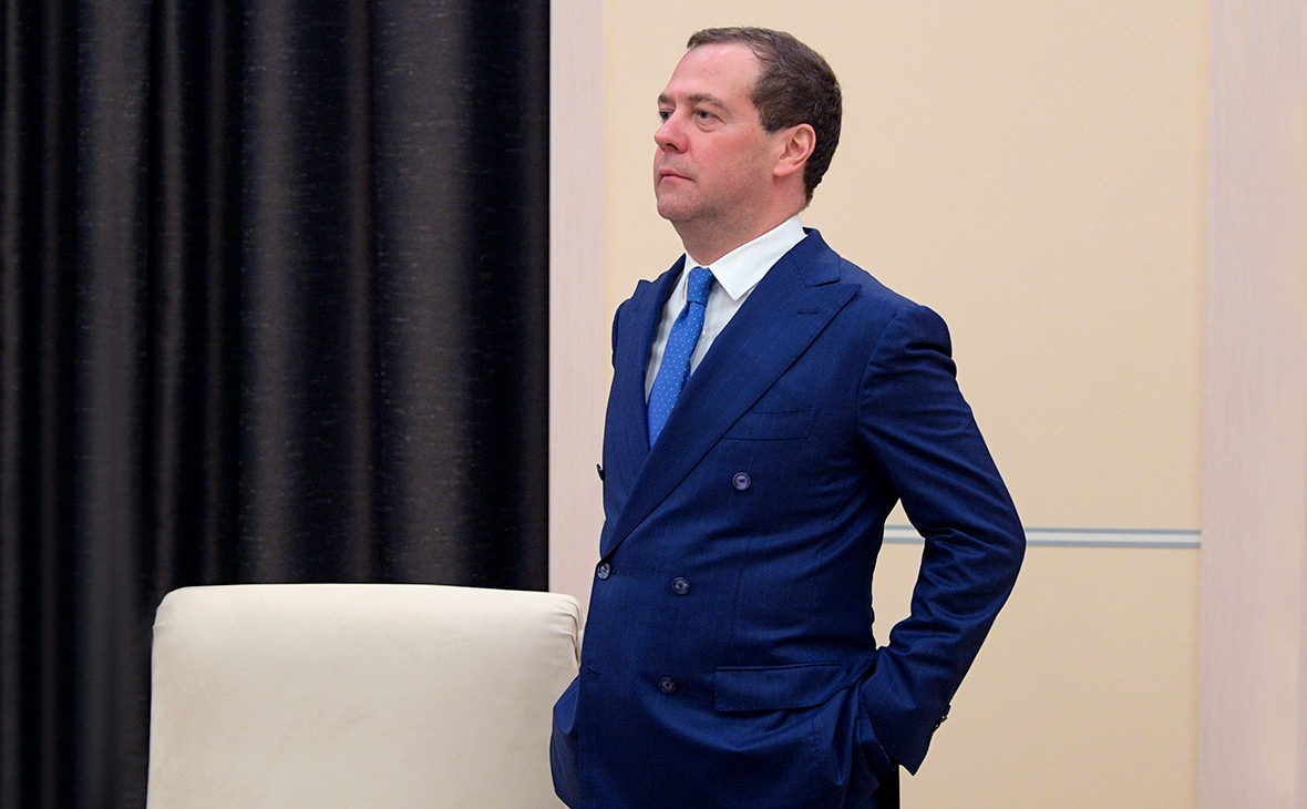Названа возможная причина отставки Медведева