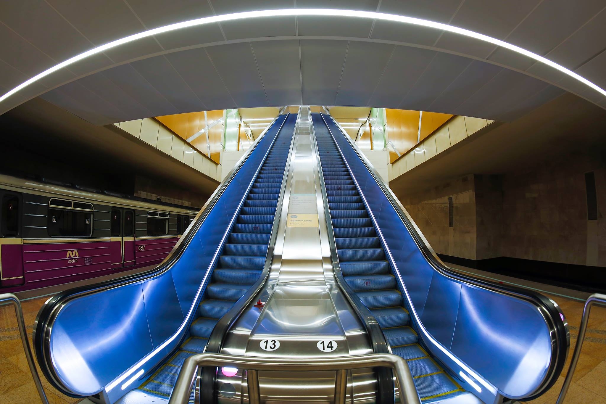 В Баку открывается 3-этажная станция метро