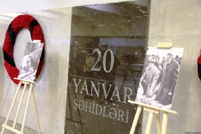 В бакинском метро открылась фотовыставка "30 лет кровавой истории 20 Января" - ФОТО