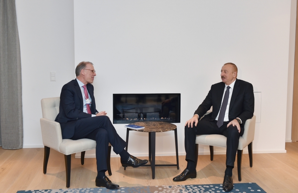 Ильхам Алиев провел в Швейцарии встречу с главой Carlsberg Group - ФОТО