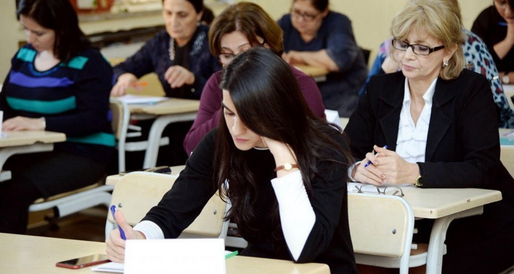Азербайджан ввел новые правила приема учителей на работу