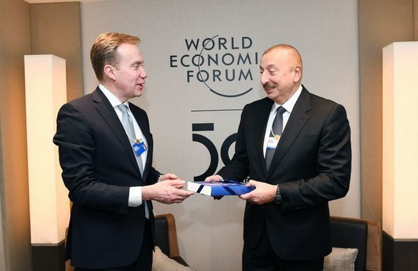 Ильхам Алиев встретился в Давосе с президентом Всемирного экономического форума - ФОТО