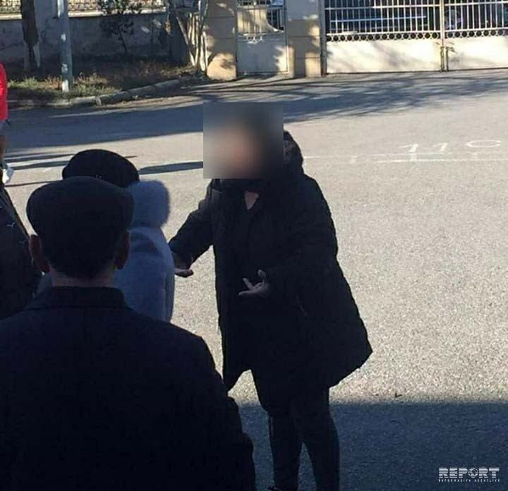 В Баку женщина, пытавшаяся похитить школьниц, вызвала переполох среди родителей
