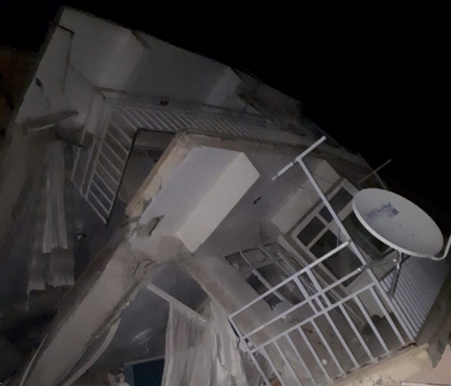 В результате сильного землетрясения в Турции есть жертвы и разрушения - ВИДЕО/ФОТО