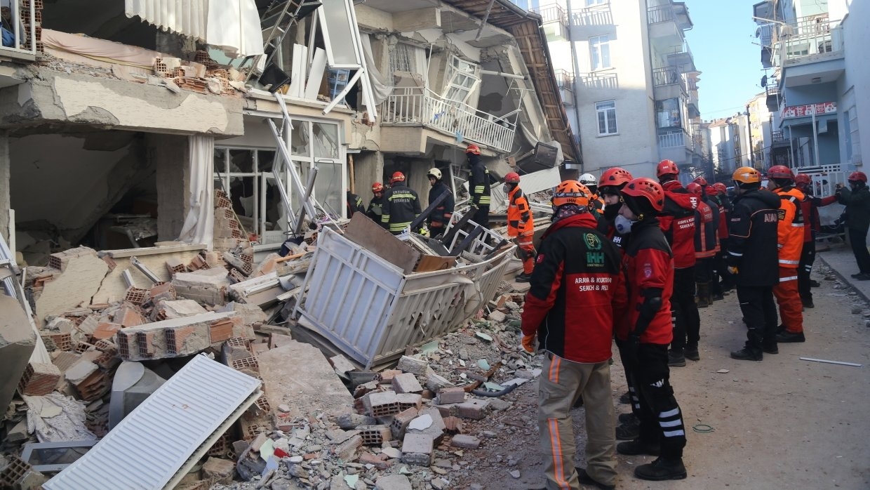 В Турции произошли еще два сильных землетрясения