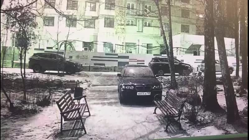 Азербайджанца зарезали у подъезда в Москве - ВИДЕО