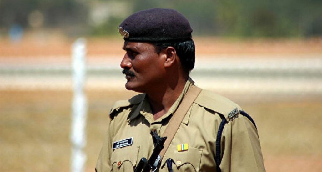 В Индии мужчина взял в заложники около 20 детей - ФОТО