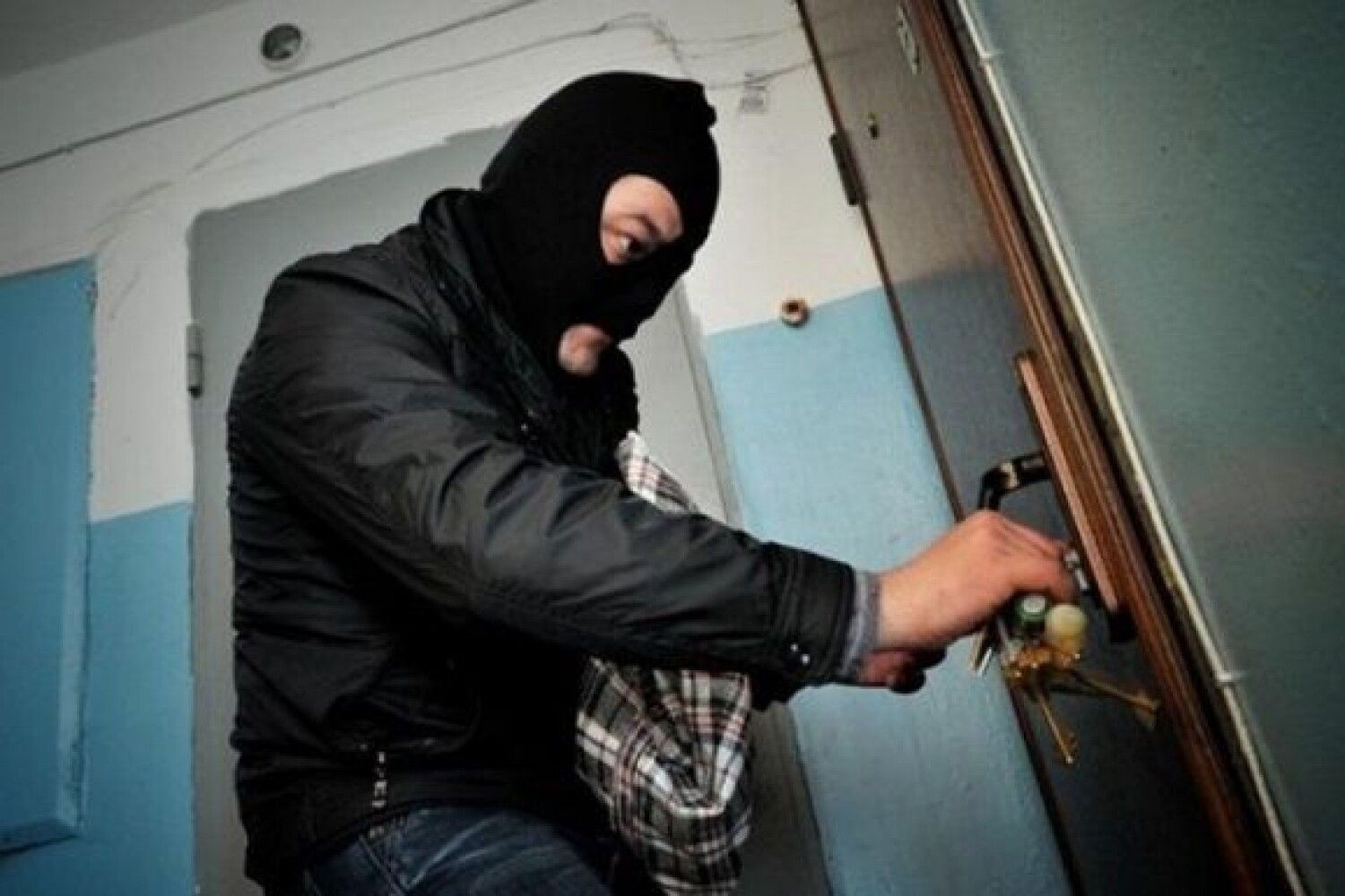 В Баку из квартиры похищено 37 тысяч манатов