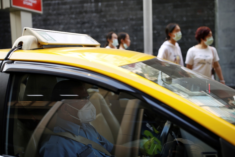 Таксист спасал китайца от коронавируса и заразился