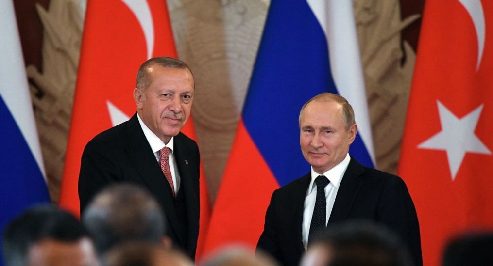 Эрдоган обсудил с Путиным обстрел турецких военных в Идлибе
