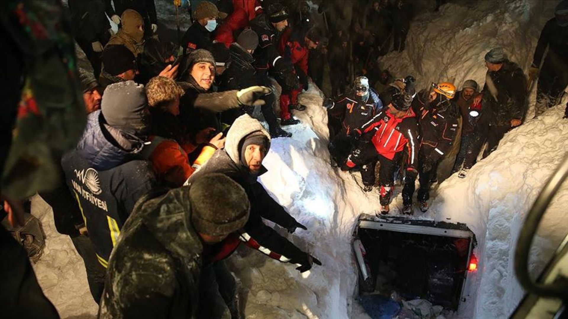В Турции в результате схода лавины погибли 28 человек - ВИДЕО