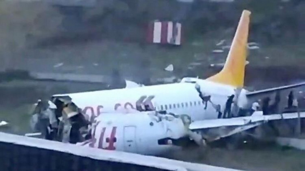 В аэропорту Стамбула потерпел крушение самолет, много пострадавших  - ВИДЕО, ОБНОВЛЕНО