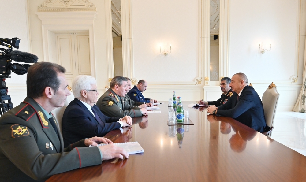 Президент Азербайджана принял делегацию во главе с начальником Генштаба России - ФОТО