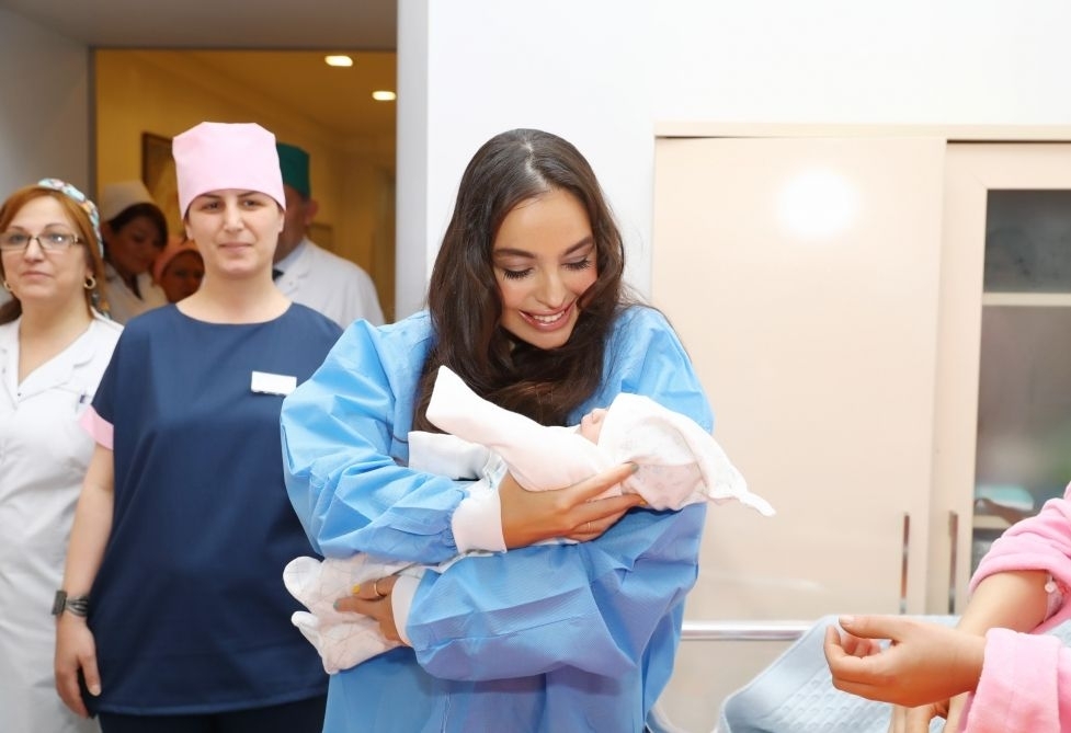 Лейла Алиева побывала в родильном отделении Городской клинической больницы №3 - ФОТО