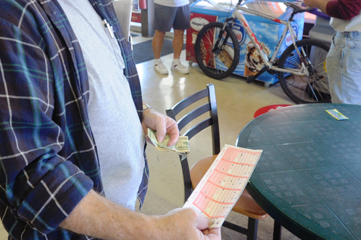 Мужчина 15 лет играл в лотерею с одинаковой комбинацией чисел и разбогател