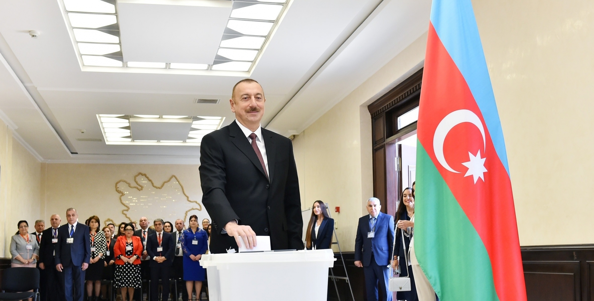 Президент Ильхам Алиев проголосовал на парламентских выборах