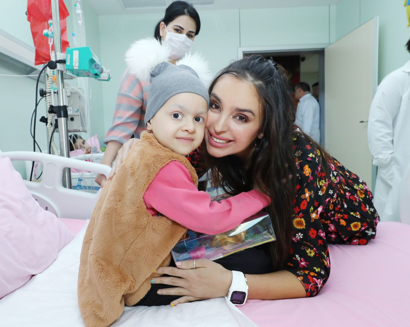 Лейла Алиева встретилась с детьми, страдающими онкологическими заболеваниями - ФОТО