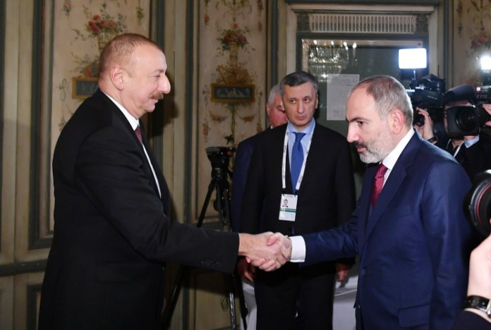 Продолжая войну в Карабахе, Армения рассуждает о мире: в Мюнхене встретились Алиев и Пашинян - ВИДЕО