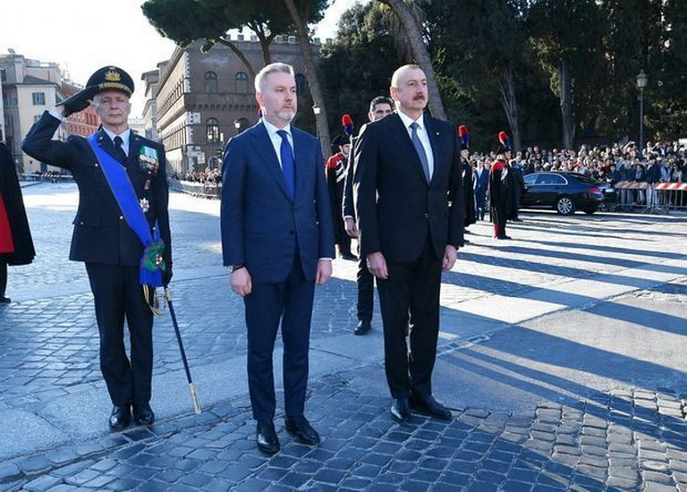 Ильхам Алиев и Первая леди Мехрибан Алиева посетили памятник неизвестному солдату в Риме - ФОТО