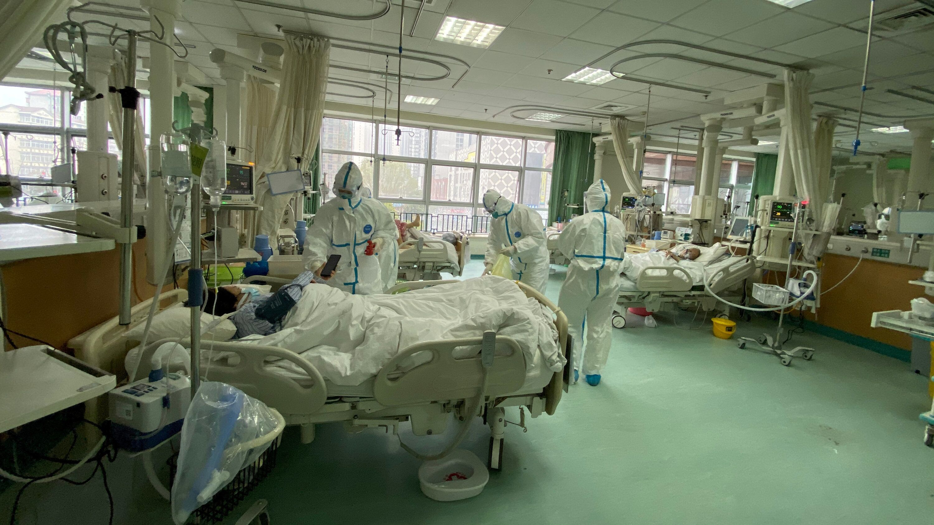 В Китае число жертв коронавируса достигло 2442 человек
