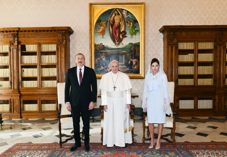 Ильхам Алиев и Мехрибан Алиева встретились в Ватикане с Папой Франциском - ВИДЕО