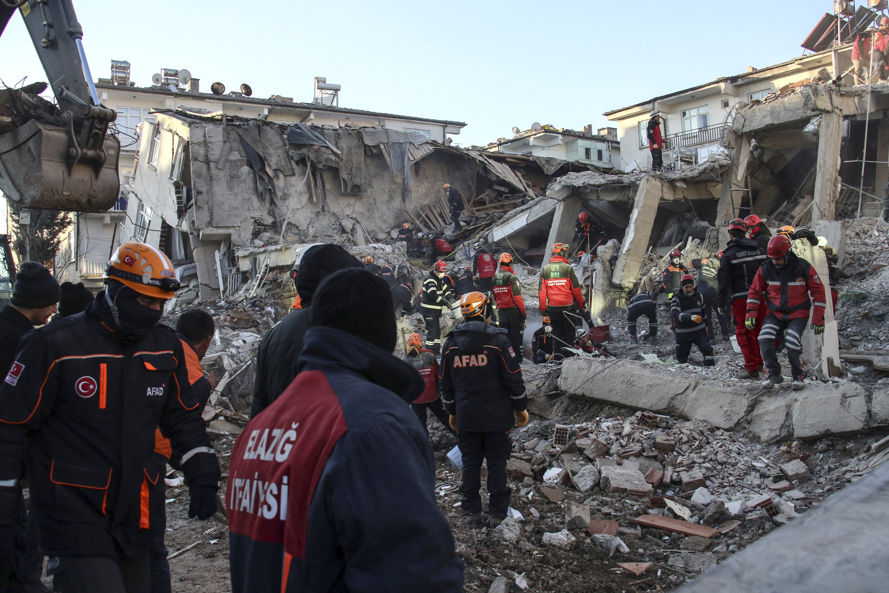 Семь человек погибли в Турции в результате землетрясения на границе с Ираном
