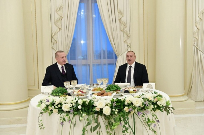 Ильхам Алиев и Эрдоган на торжественном приеме - ФОТО