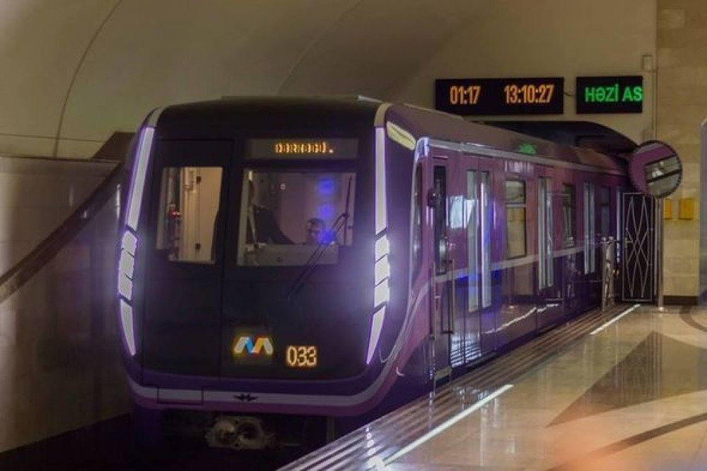 Бакинское метро обесточено, поезда застряли в тоннеле - ВИДЕО