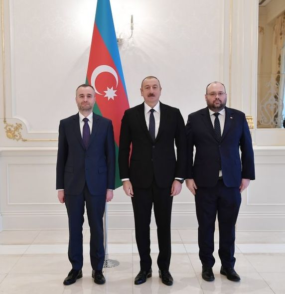 Ильхам Алиев принял верительные грамоты новоназначенного посла Польши в Азербайджане - ФОТО