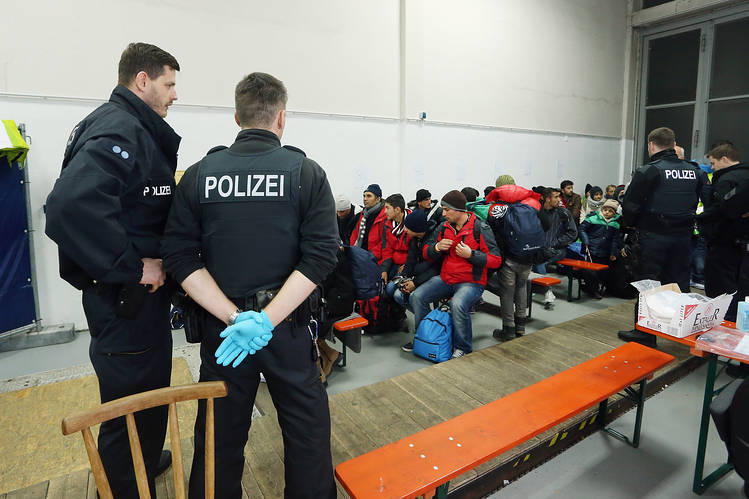 Германия не смогла депортировать 12 азербайджанцев по этой причине - ФОТО