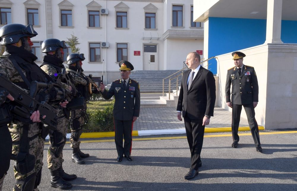 Ильхам Алиев на открытии N-ской воинской части Внутренних войск - ФОТО