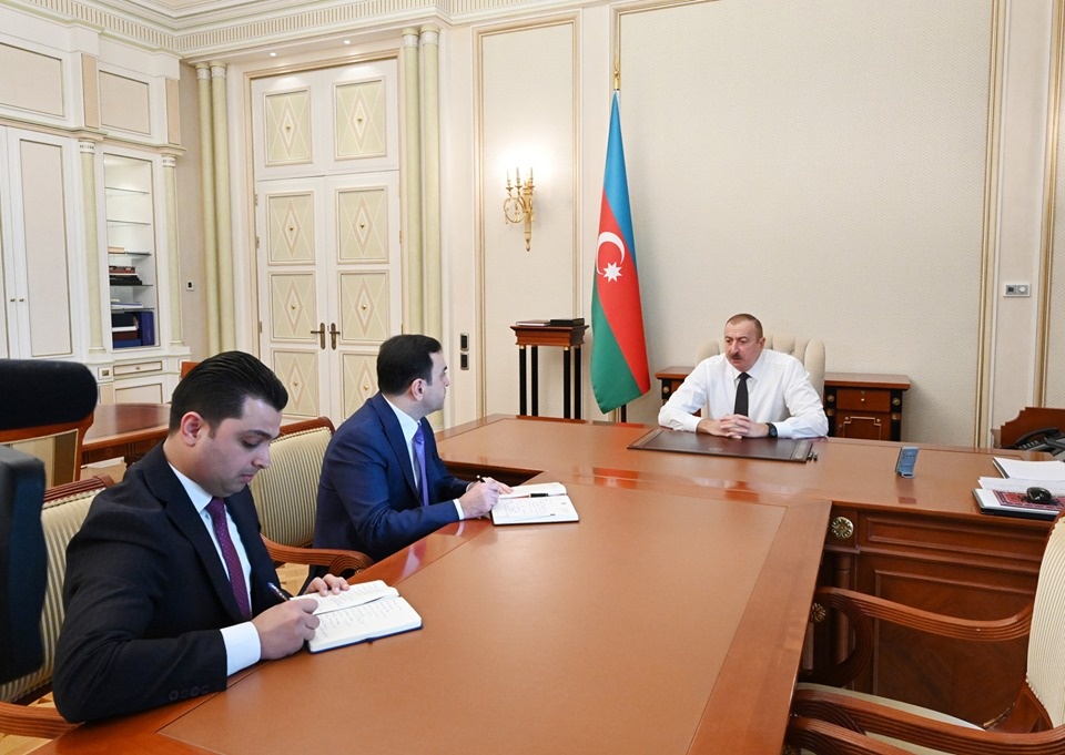 Президент Ильхам Алиев новоназначенному главе ИВ: "Ты же младше, пересядь" - ВИДЕО