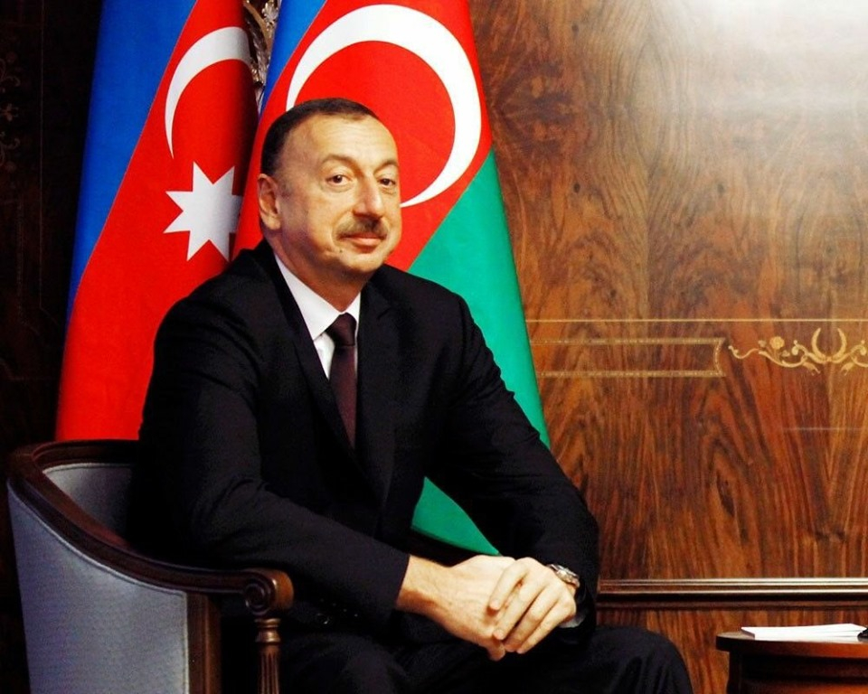 Ильхам Алиев присвоил почетные звания группе азербайджанских женщин