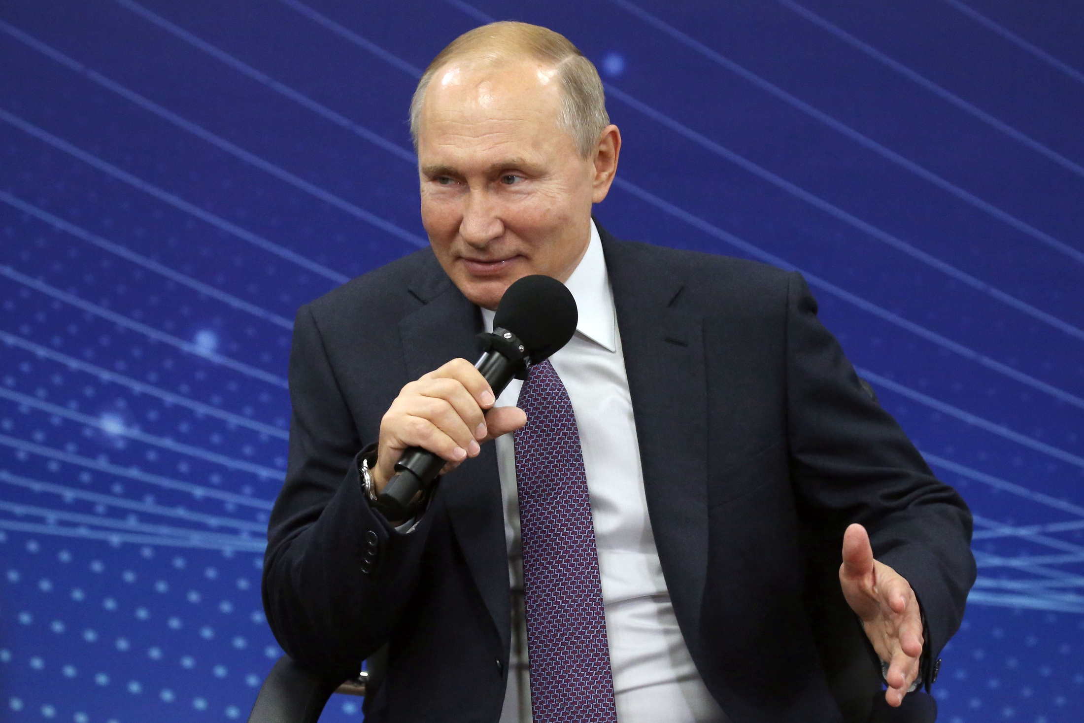 Путину предложили руку и сердце