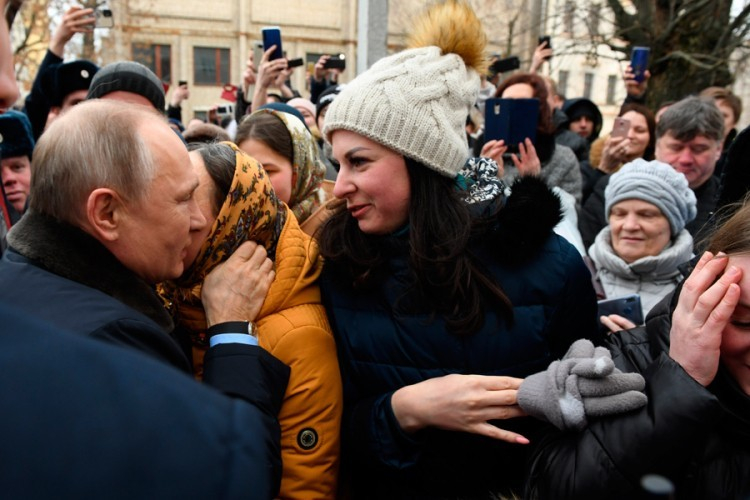 Предложившая Путину жениться на ней россиянка рассказала о себе - ВИДЕО