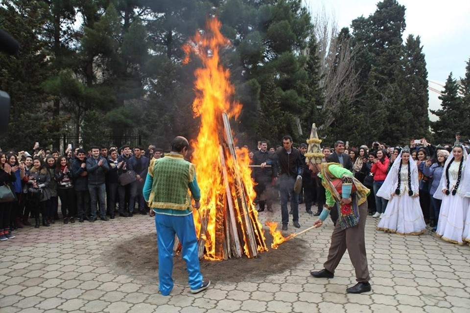 В Азербайджане отменяются празднества в связи с Новрузом