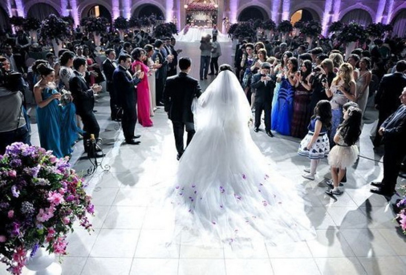 В Азербайджане запретили свадьбы и траурные церемонии