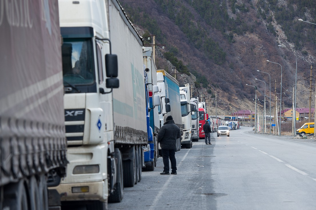 Грузия закрывает границу с Россией, являющейся единственной дорогой в Армению