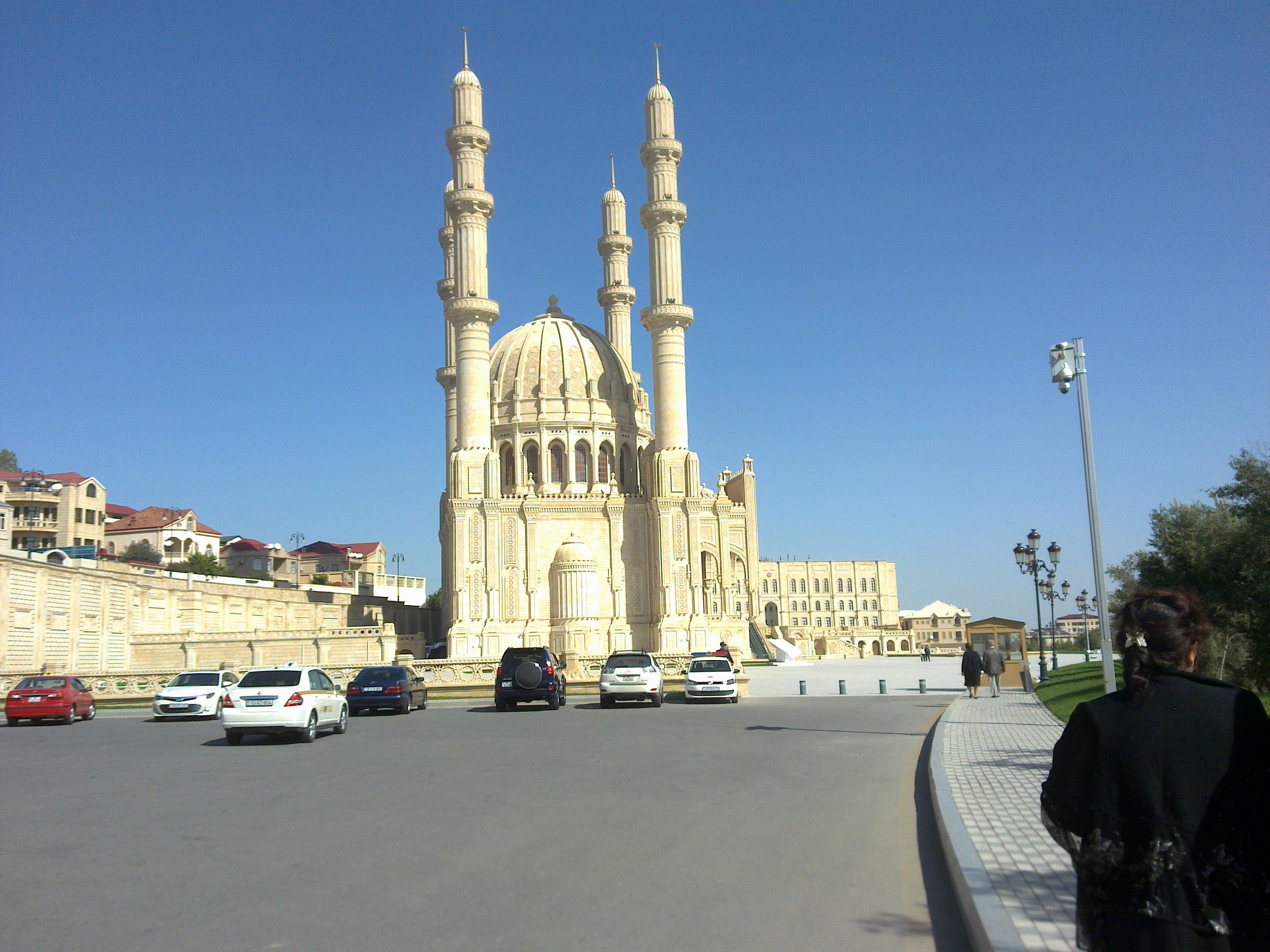 В Азербайджане запретили посещать мечети из-за коронавируса