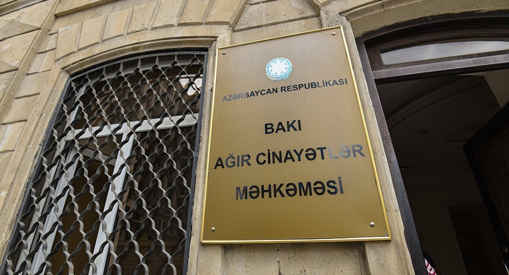 В Бакинский суд по тяжким преступлениям не пускают без медицинских масок