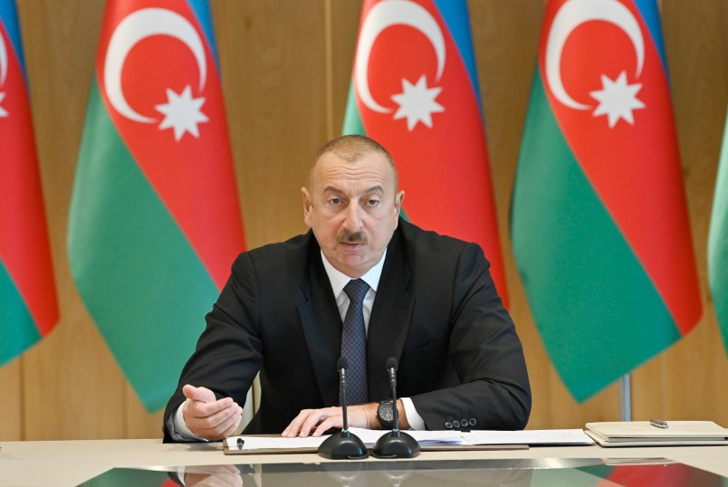 Ильхам Алиев: Азербайджанские врачи ведут самоотверженную борьбу с коронавирусом, рискуя своим здоровьем
