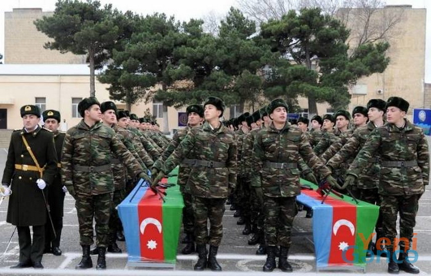 В Азербайджане предлагается продлить срок призыва на военную службу