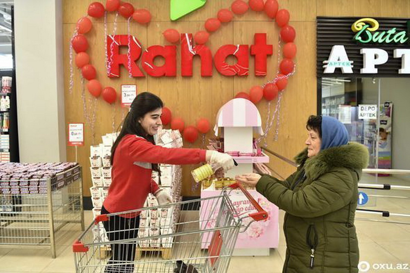 Сотрудники сети супермаркетов RAHAT поддерживают позитивное настроение покупателей - ВИДЕО