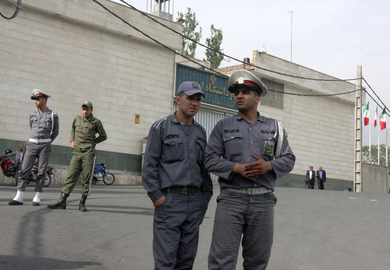 Иран временно отпустил из тюрем сто тысяч заключенных