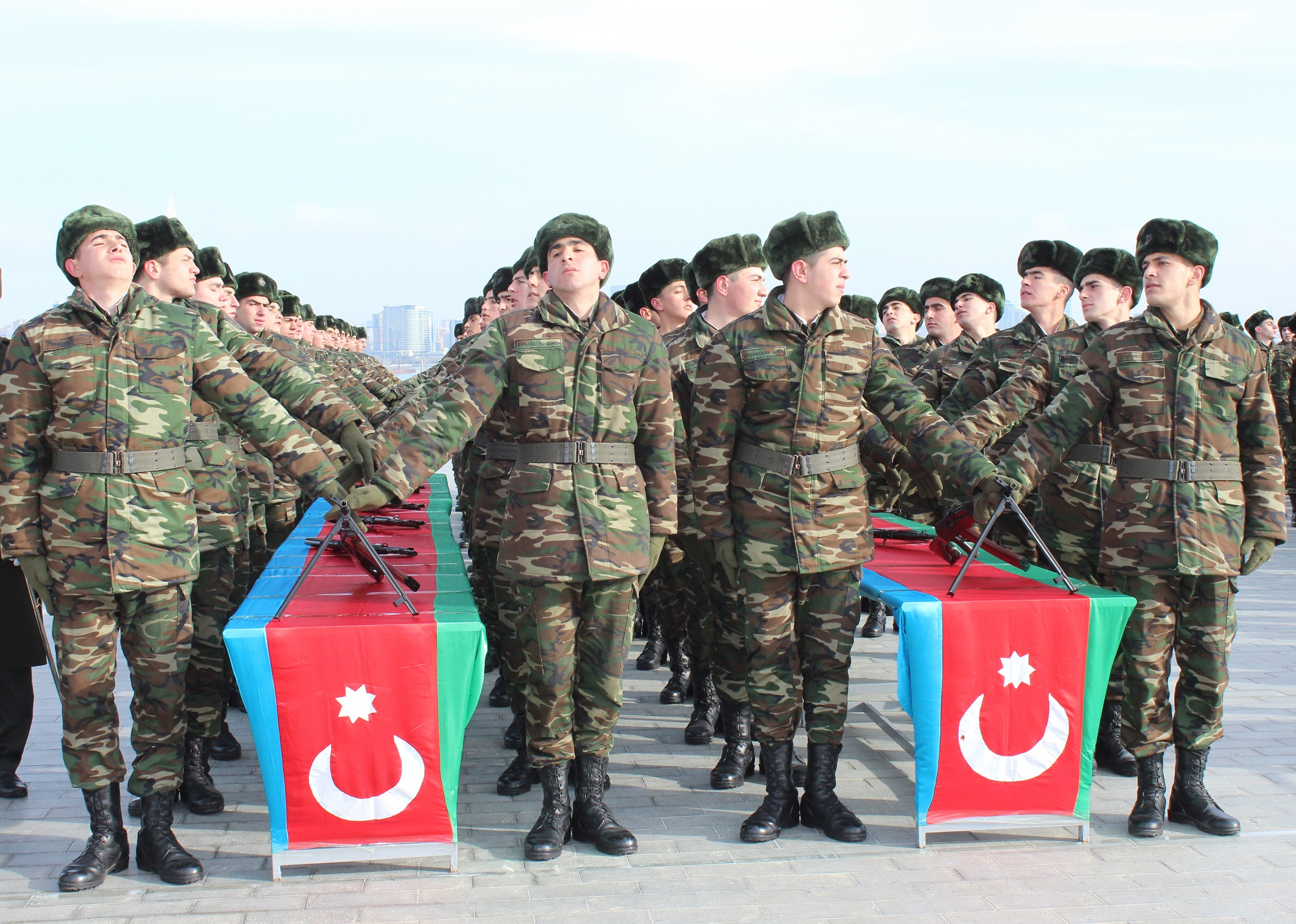 В Азербайджане продлен срок призыва на военную службу