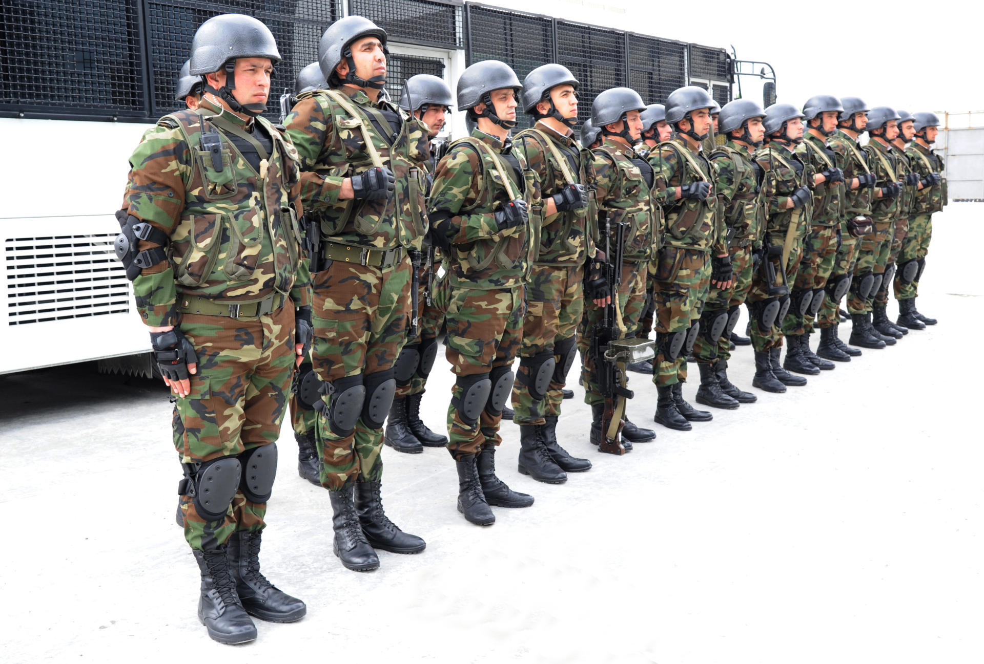 В Баку военнослужащие Внутренних войск привлечены к совместной службе с полицией